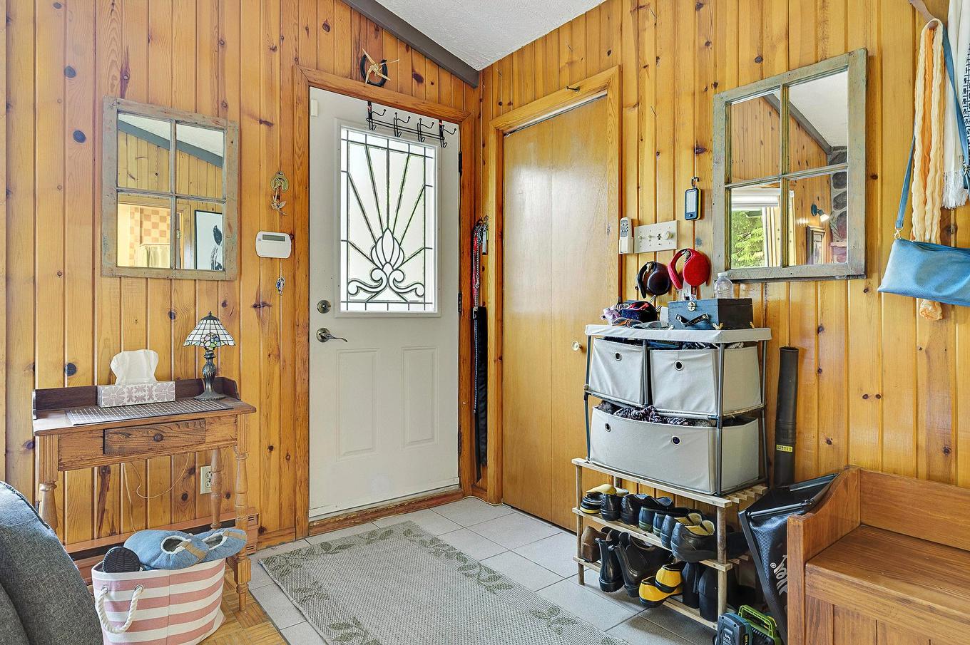 Hall d'entrée/Vestibule - 22 Rue Daniel, Saint-Sauveur, QC - Indoor Photo Showing Other Room