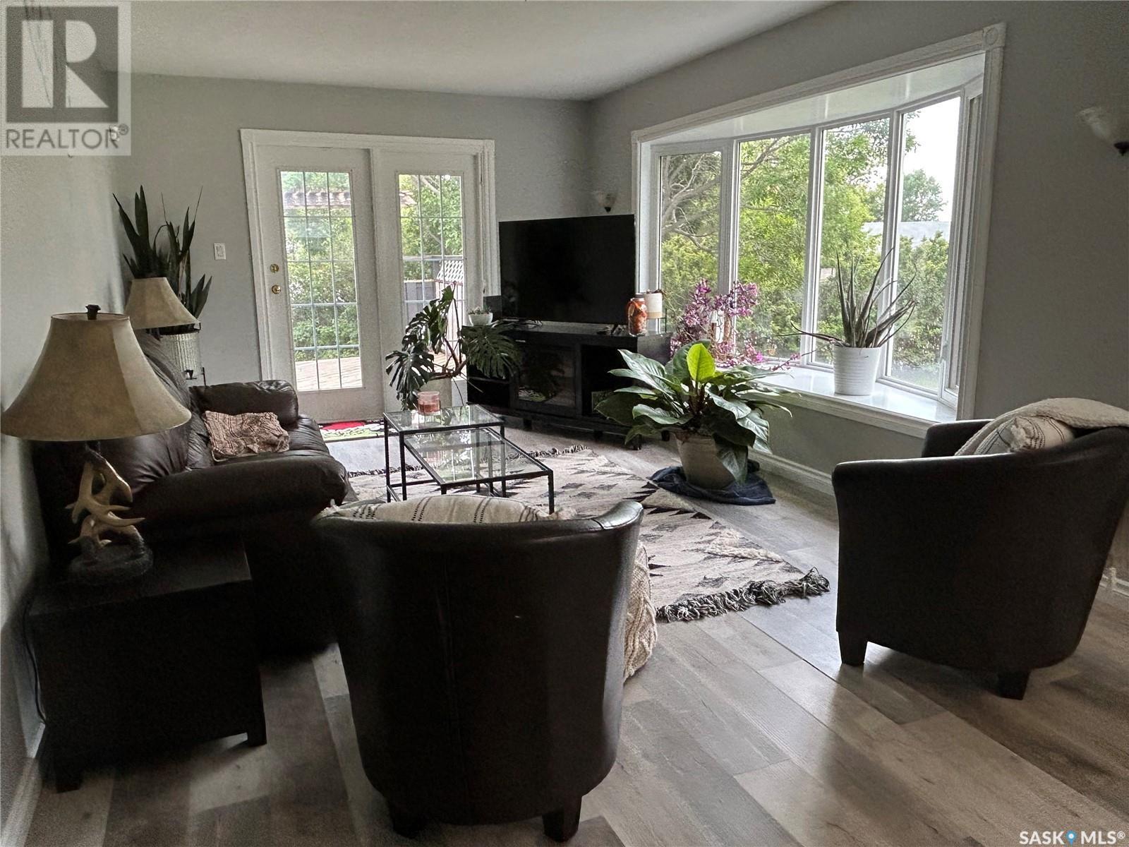 516 First Avenue E, Lampman, SK - Indoor Photo Showing Living Room