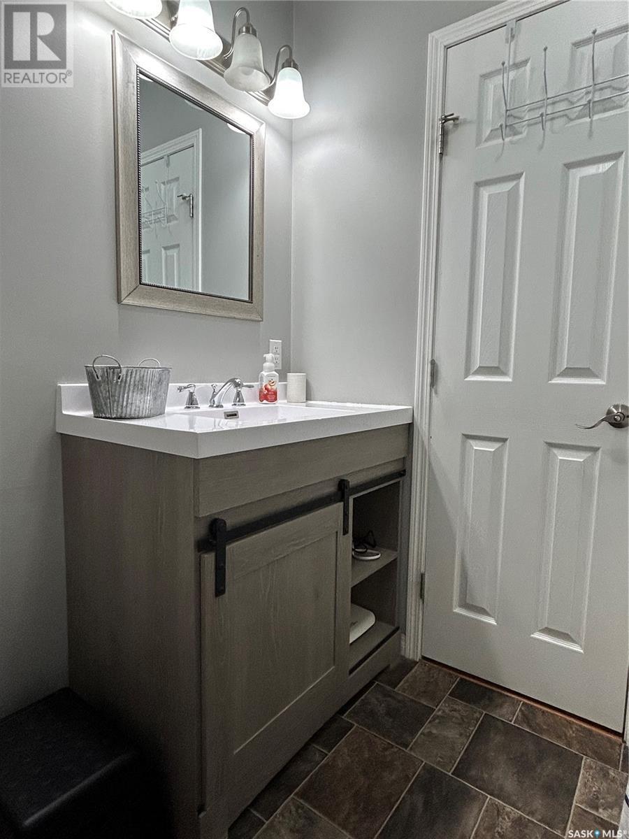 516 First Avenue E, Lampman, SK - Indoor Photo Showing Bathroom