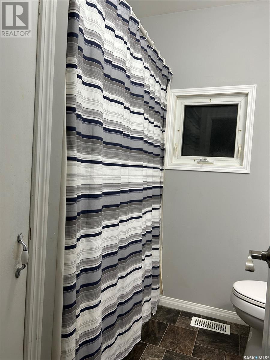 516 First Avenue E, Lampman, SK - Indoor Photo Showing Bathroom