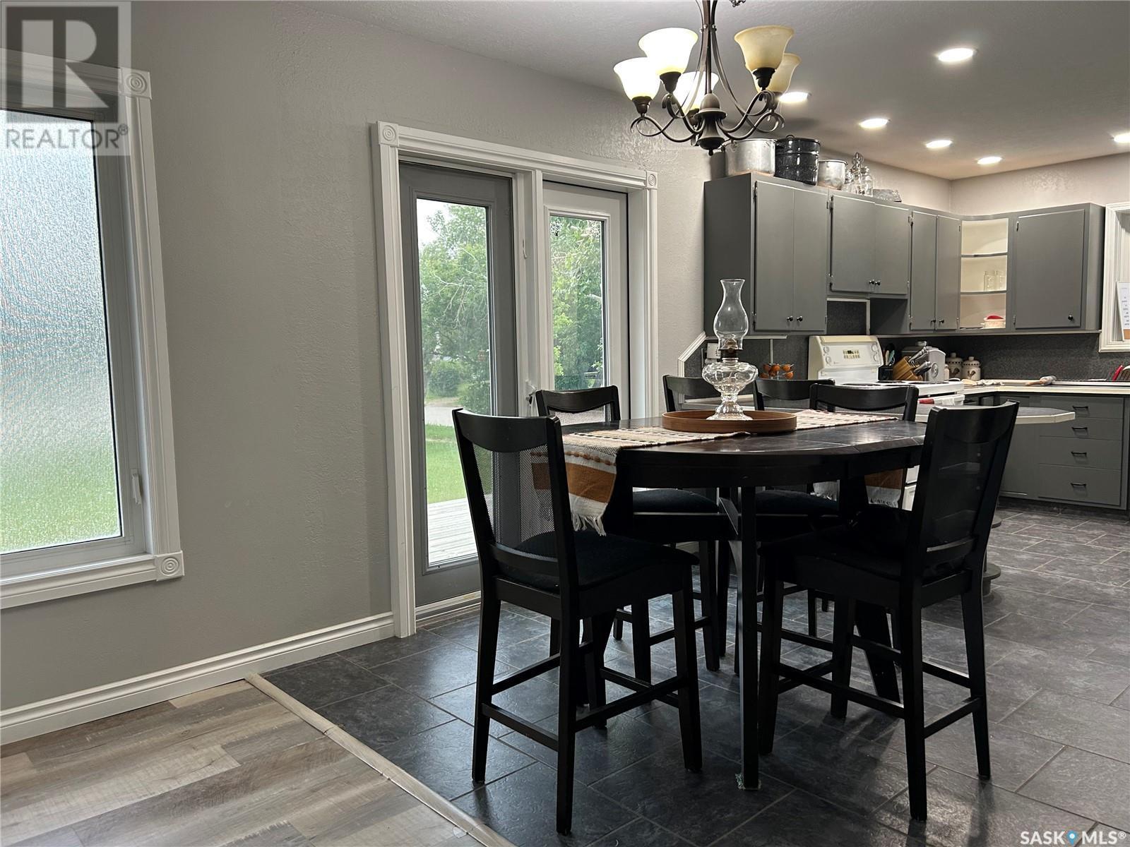 516 First Avenue E, Lampman, SK - Indoor Photo Showing Dining Room