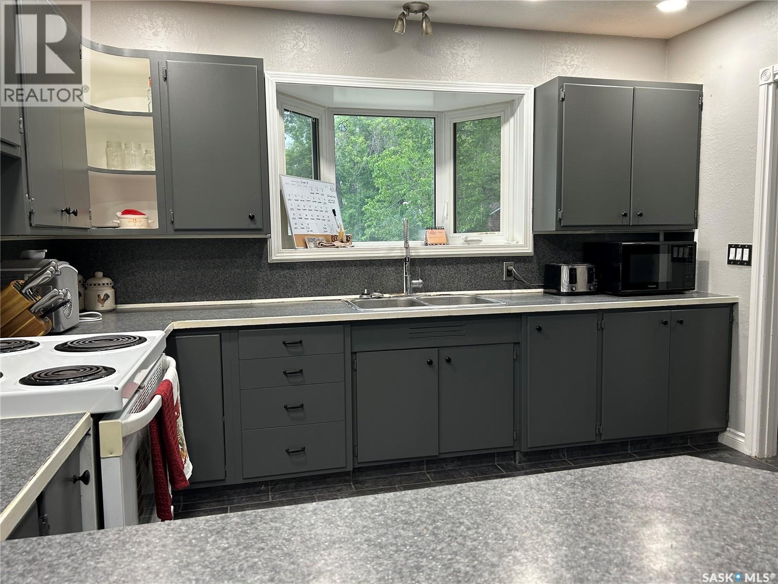 516 First Avenue E, Lampman, SK - Indoor Photo Showing Kitchen With Double Sink