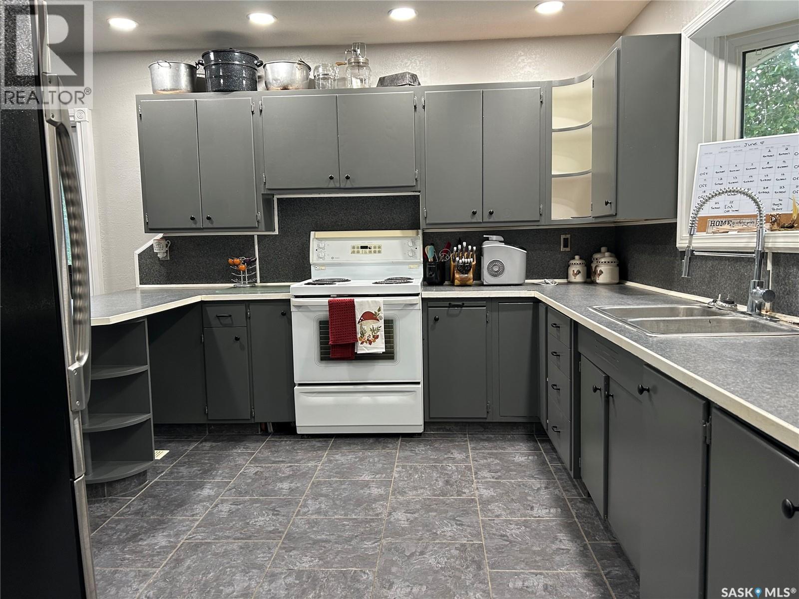 516 First Avenue E, Lampman, SK - Indoor Photo Showing Kitchen With Double Sink