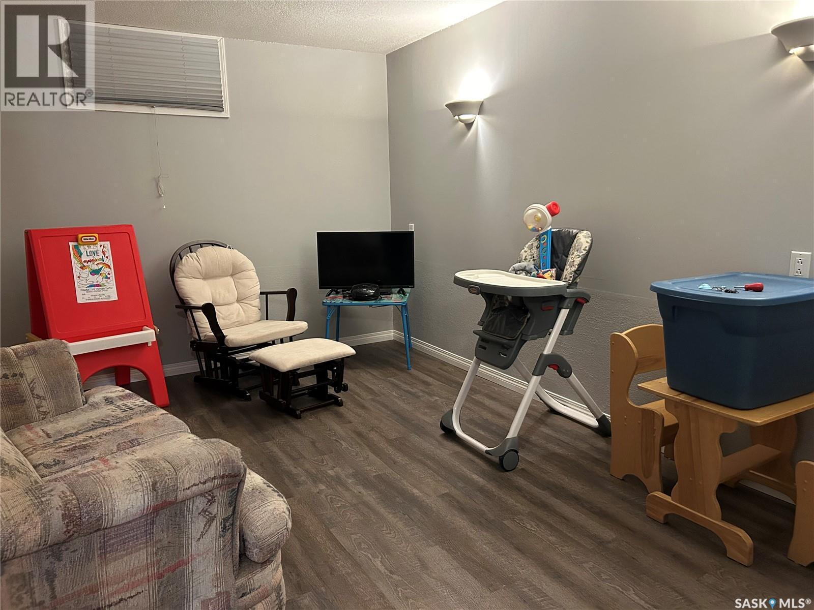 516 First Avenue E, Lampman, SK - Indoor