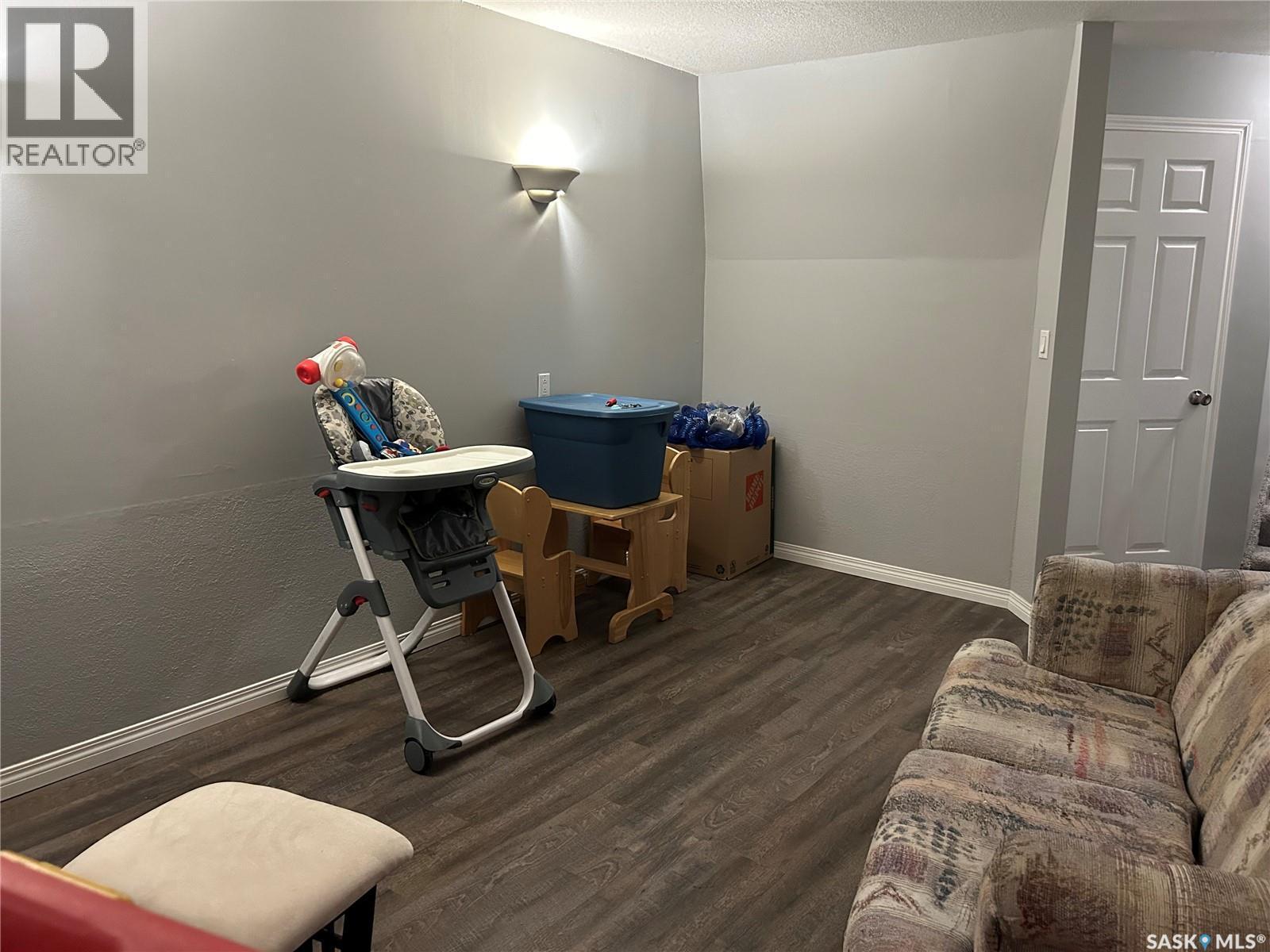 516 First Avenue E, Lampman, SK - Indoor