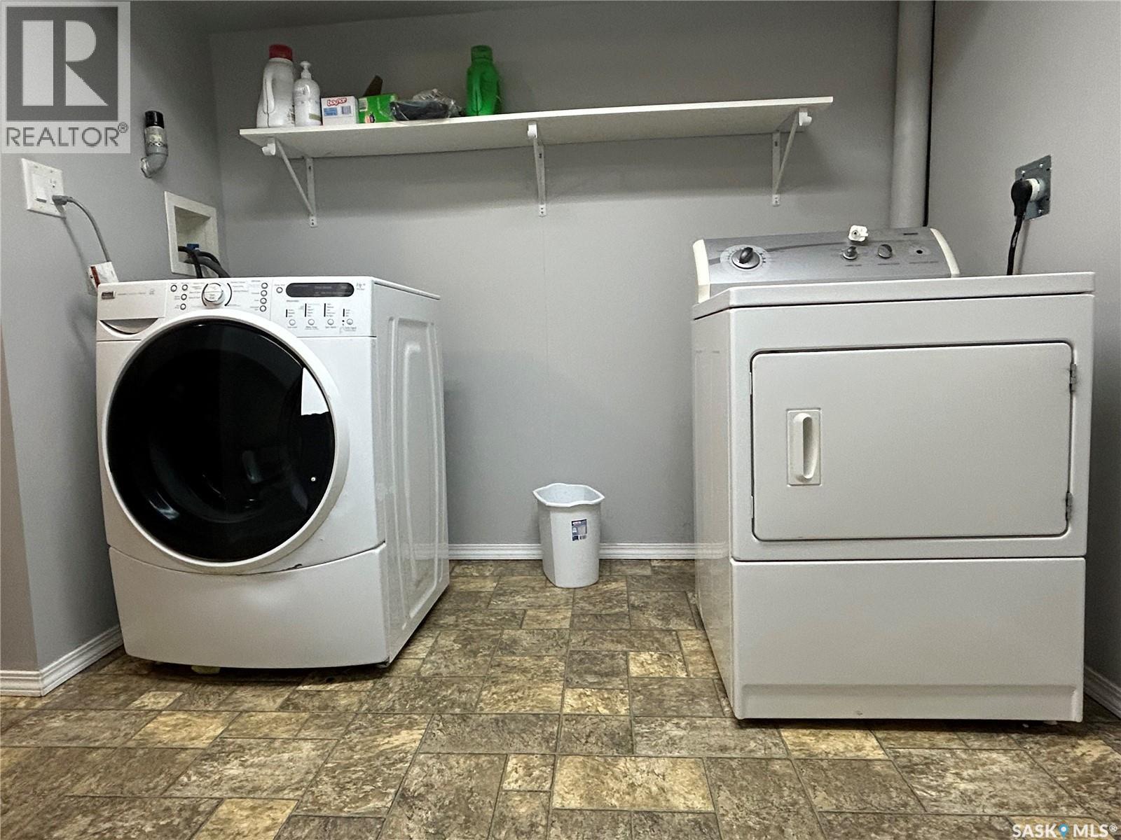 516 First Avenue E, Lampman, SK - Indoor Photo Showing Laundry Room