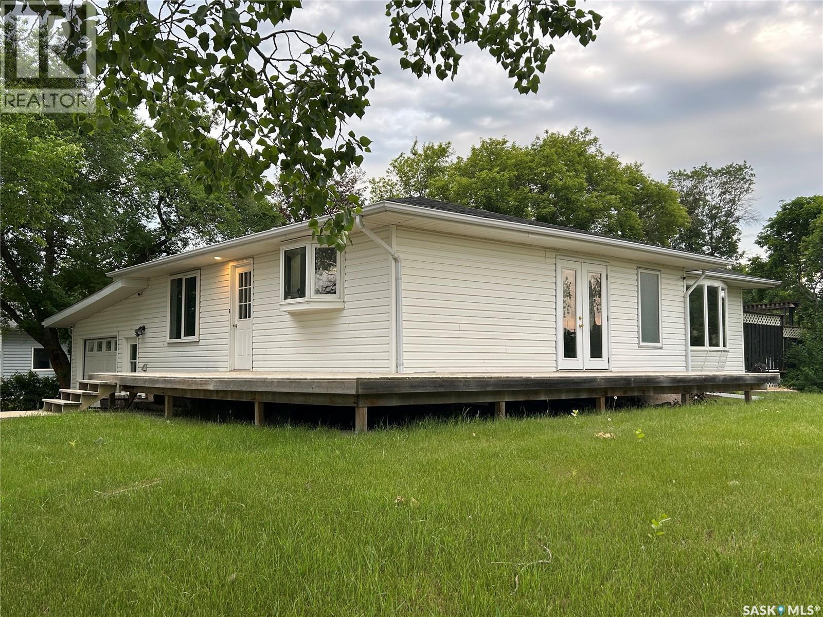 516 First Avenue E, Lampman, SK - Outdoor
