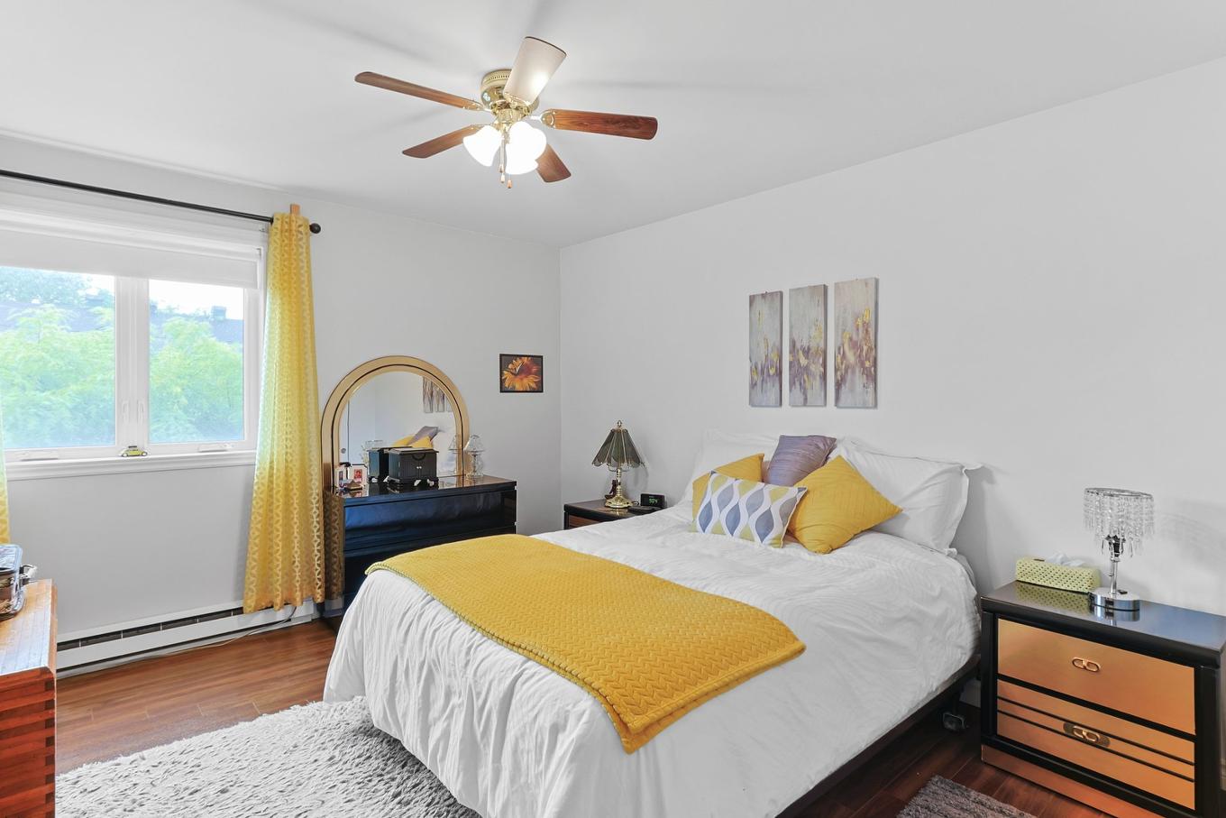 Primary bedroom - 202-13 Rue St-Laurent, Beauharnois, QC - Indoor Photo Showing Bedroom