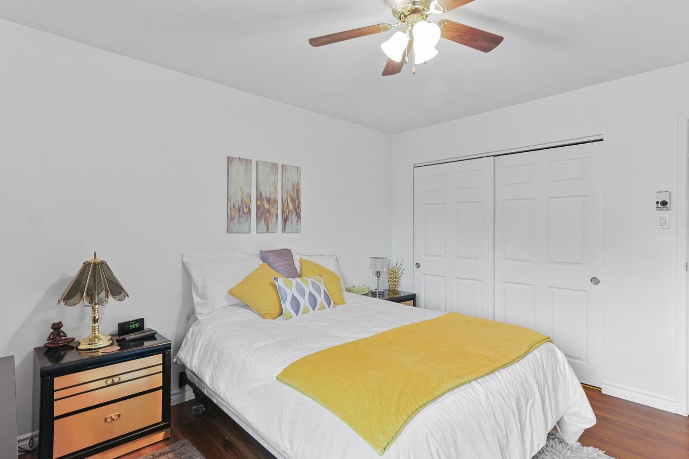 Primary bedroom - 202-13 Rue St-Laurent, Beauharnois, QC - Indoor Photo Showing Bedroom