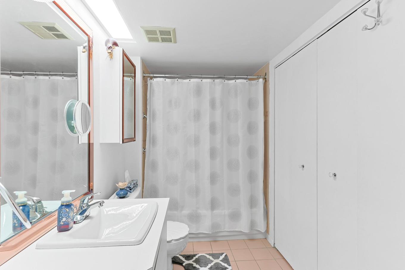 Bathroom - 202-13 Rue St-Laurent, Beauharnois, QC - Indoor Photo Showing Other Room