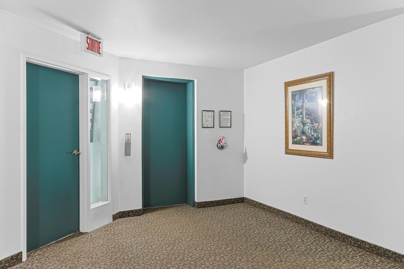 Elevator - 202-13 Rue St-Laurent, Beauharnois, QC - Indoor Photo Showing Other Room
