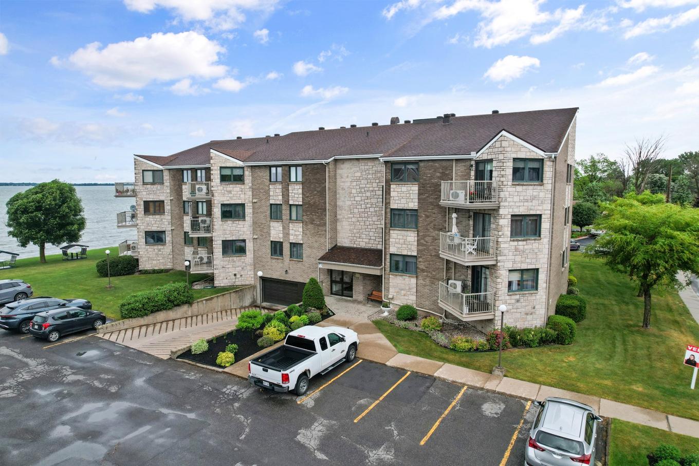 Frontage - 202-13 Rue St-Laurent, Beauharnois, QC - Outdoor