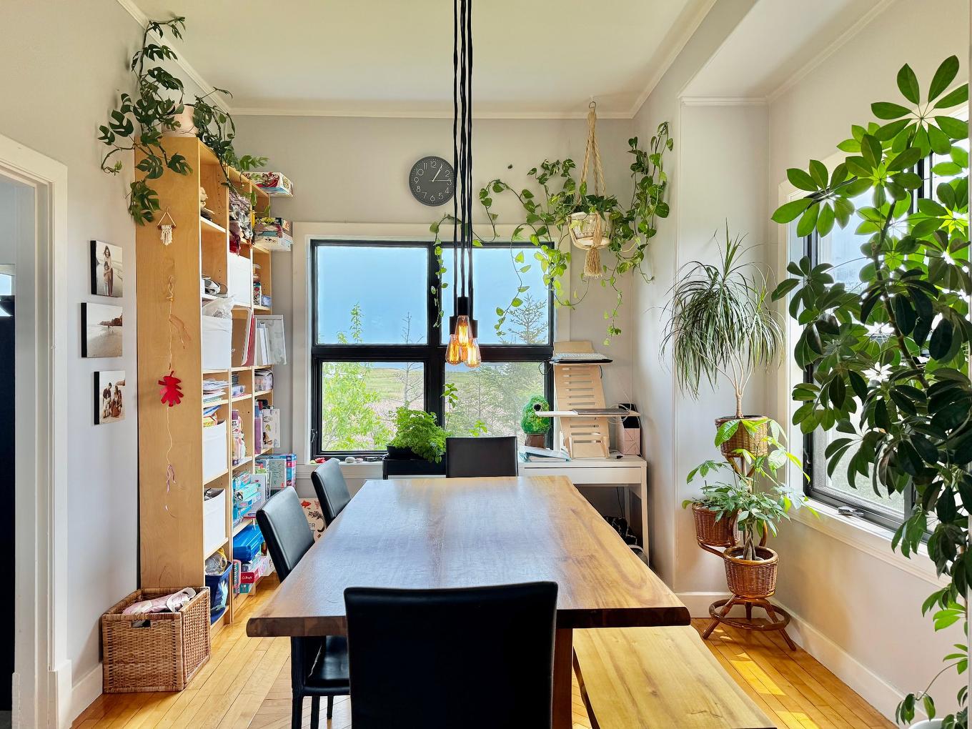 Dining room - 25 Ch. Du Camping, Les Îles-De-La-Madeleine, QC - Indoor Photo Showing Dining Room