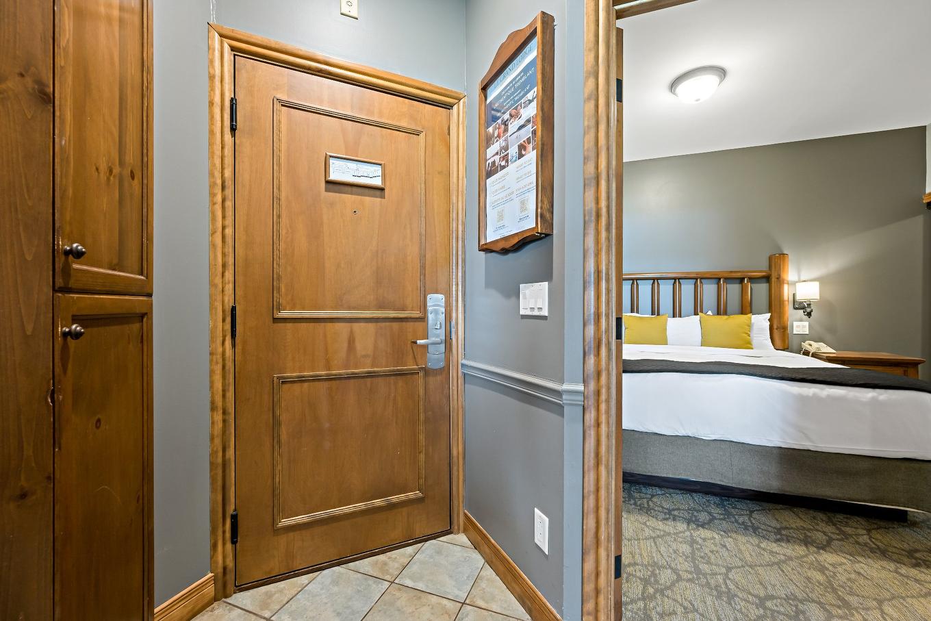 Hall - 26-2396 Rue Labelle, Mont-Tremblant, QC - Indoor Photo Showing Bedroom