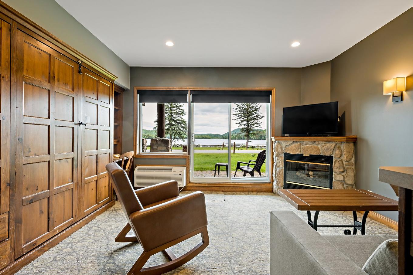 Living room - 26-2396 Rue Labelle, Mont-Tremblant, QC - Indoor Photo Showing Living Room With Fireplace