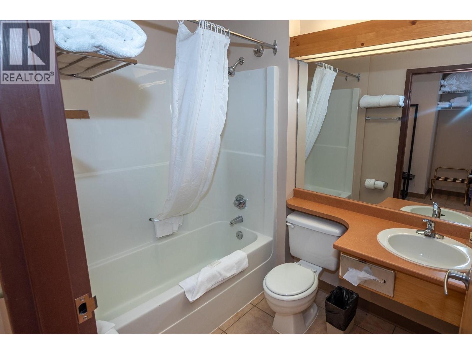 5340 Big White Road Unit# 227, Big White, BC - Indoor Photo Showing Bathroom