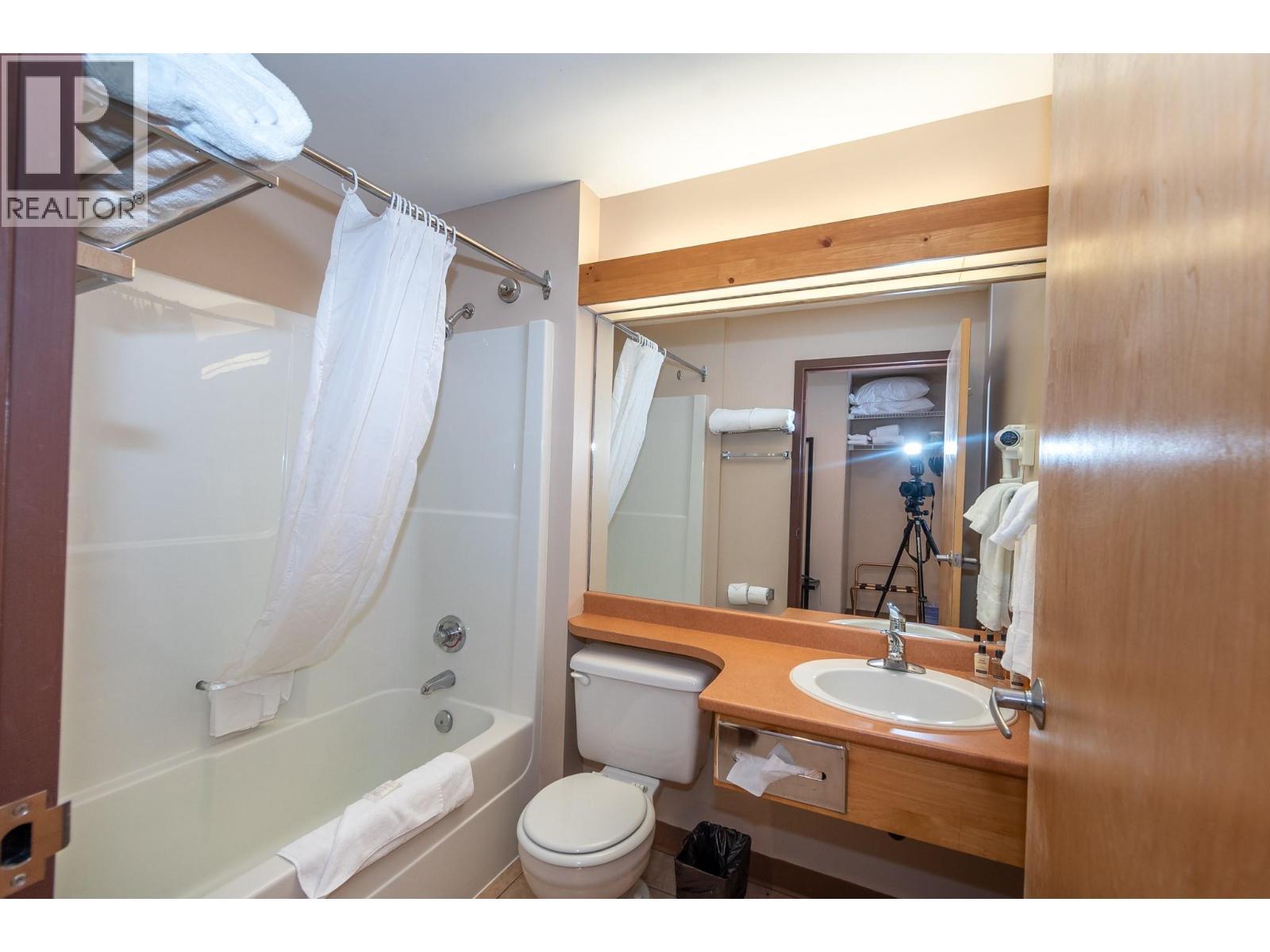 5340 Big White Road Unit# 227, Big White, BC - Indoor Photo Showing Bathroom