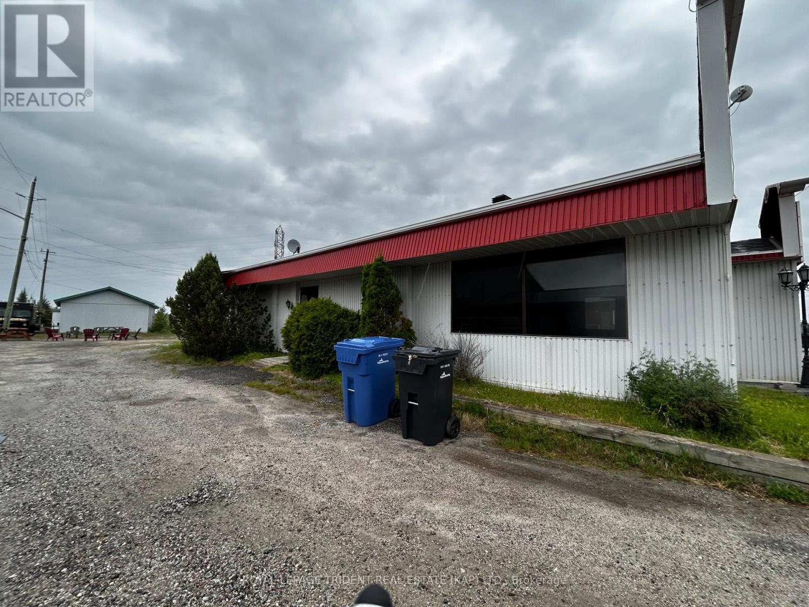 west side view - 98 Government Road W, Kapuskasing, ON