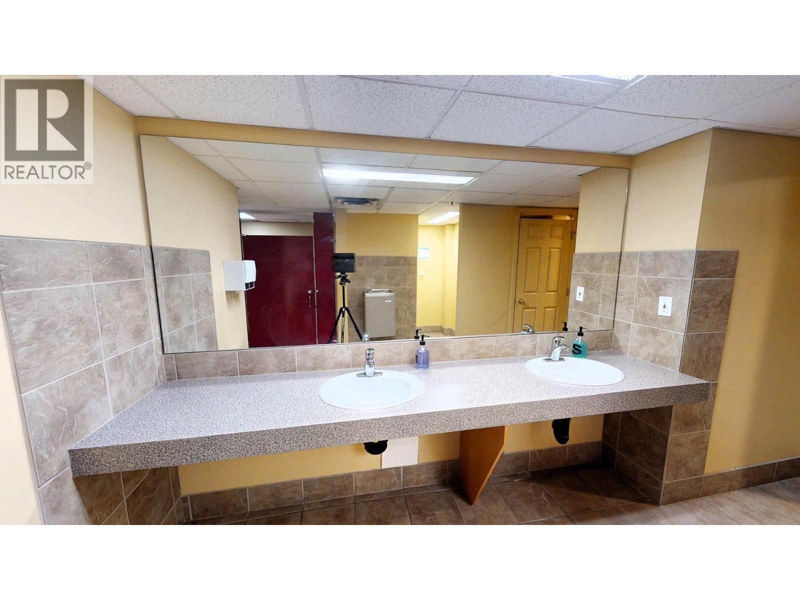 701 14A Crescent Unit# 213 I, Invermere, BC - Indoor Photo Showing Bathroom