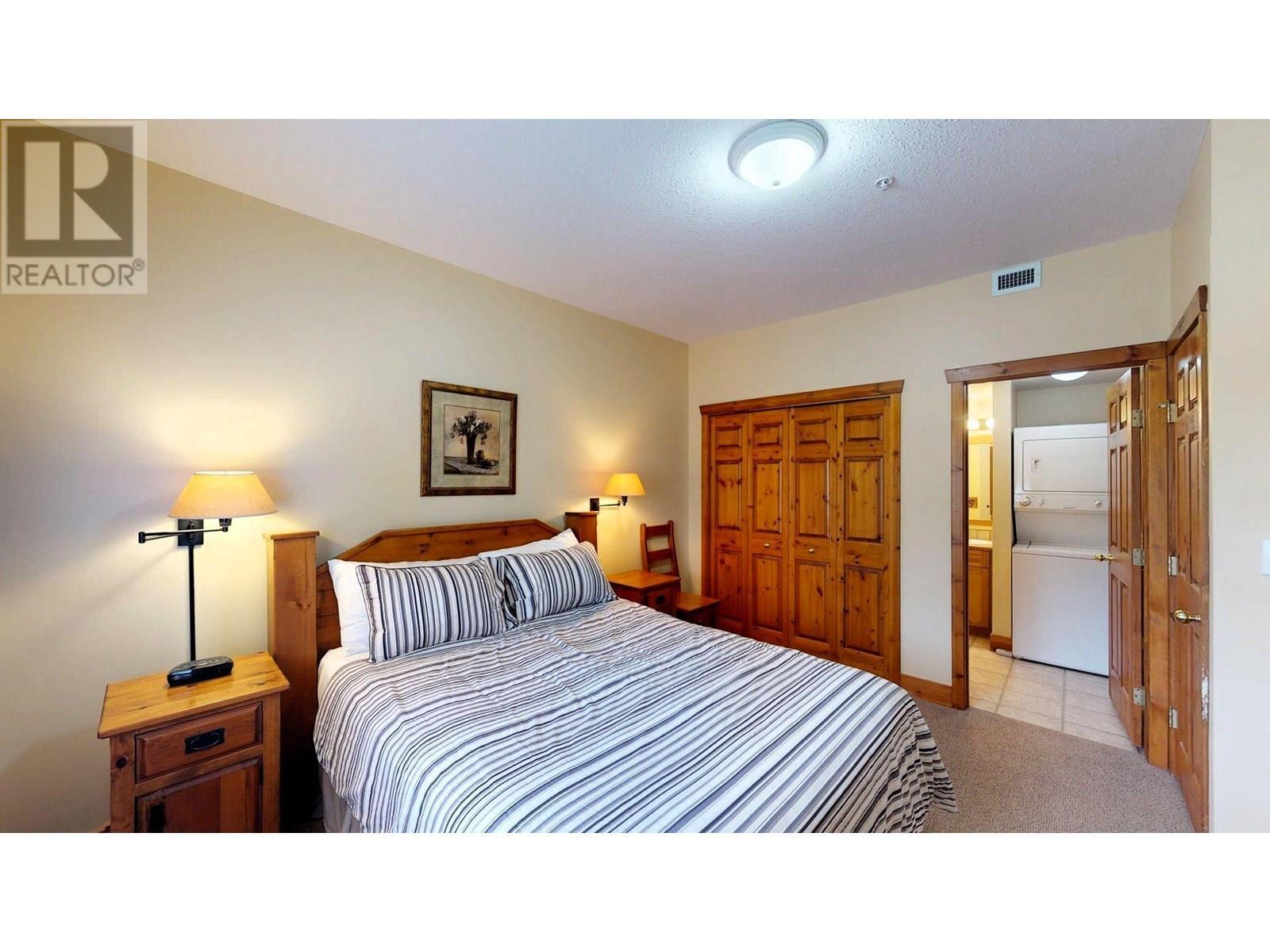 701 14A Crescent Unit# 213 I, Invermere, BC - Indoor Photo Showing Bedroom