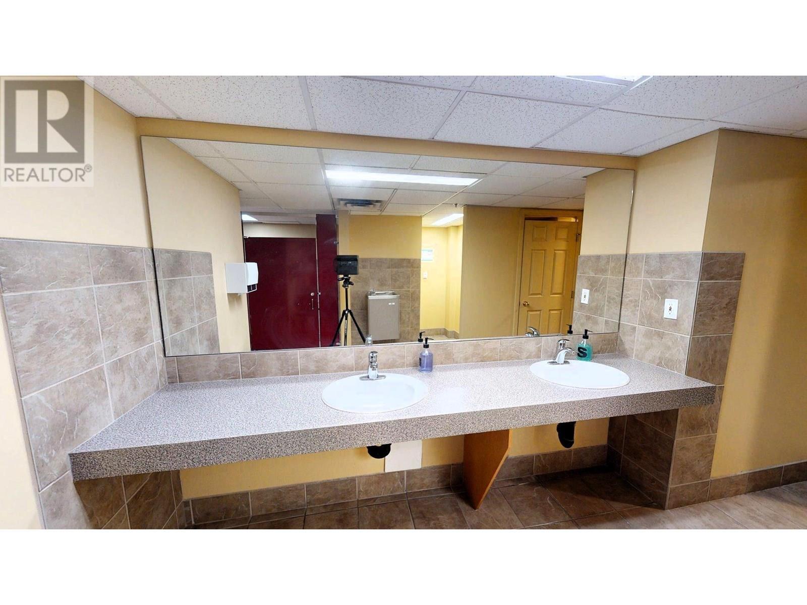 701 14A Crescent Unit# 213 I, Invermere, BC - Indoor Photo Showing Bathroom