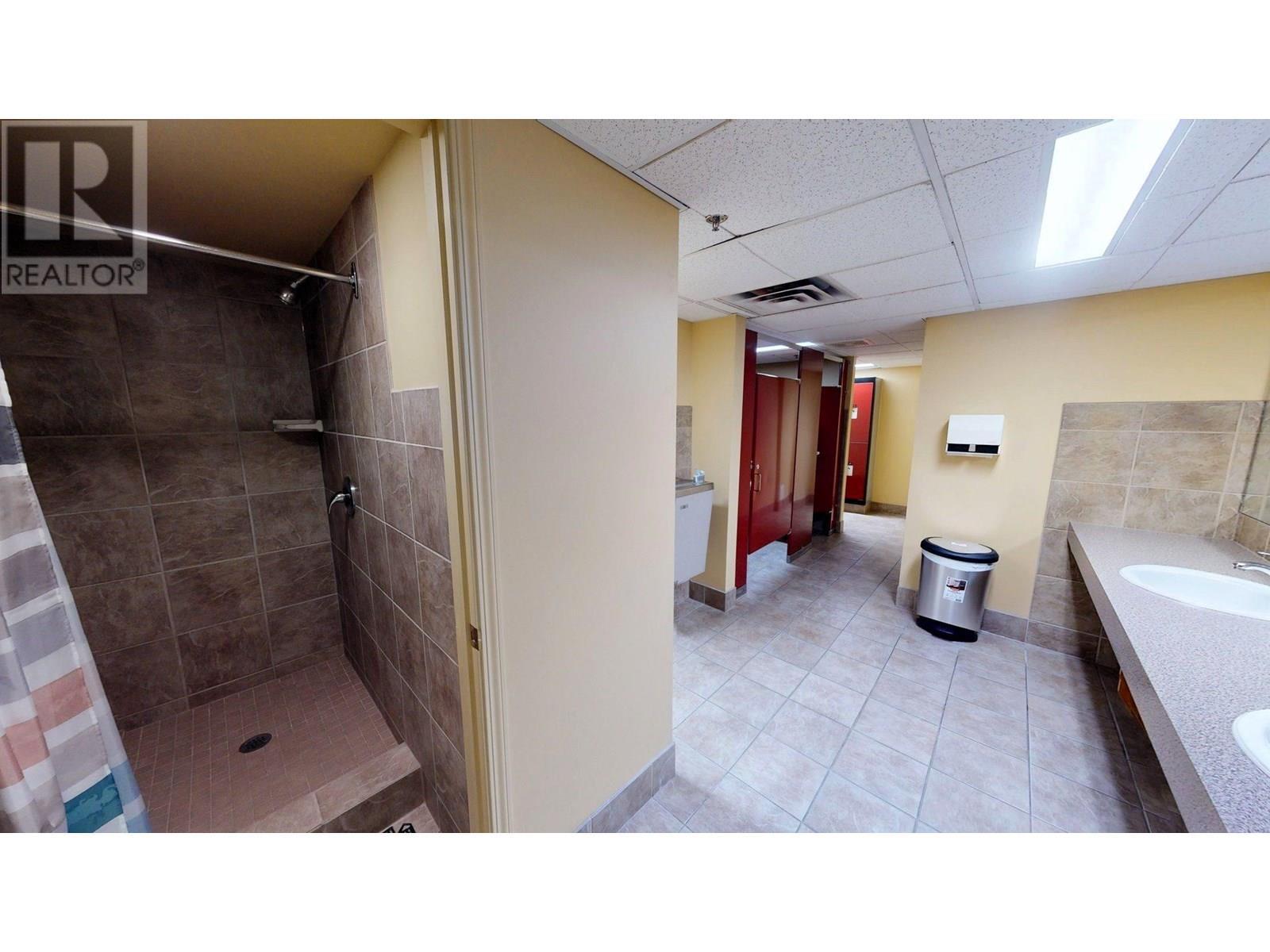 701 14A Crescent Unit# 213 I, Invermere, BC - Indoor Photo Showing Bathroom