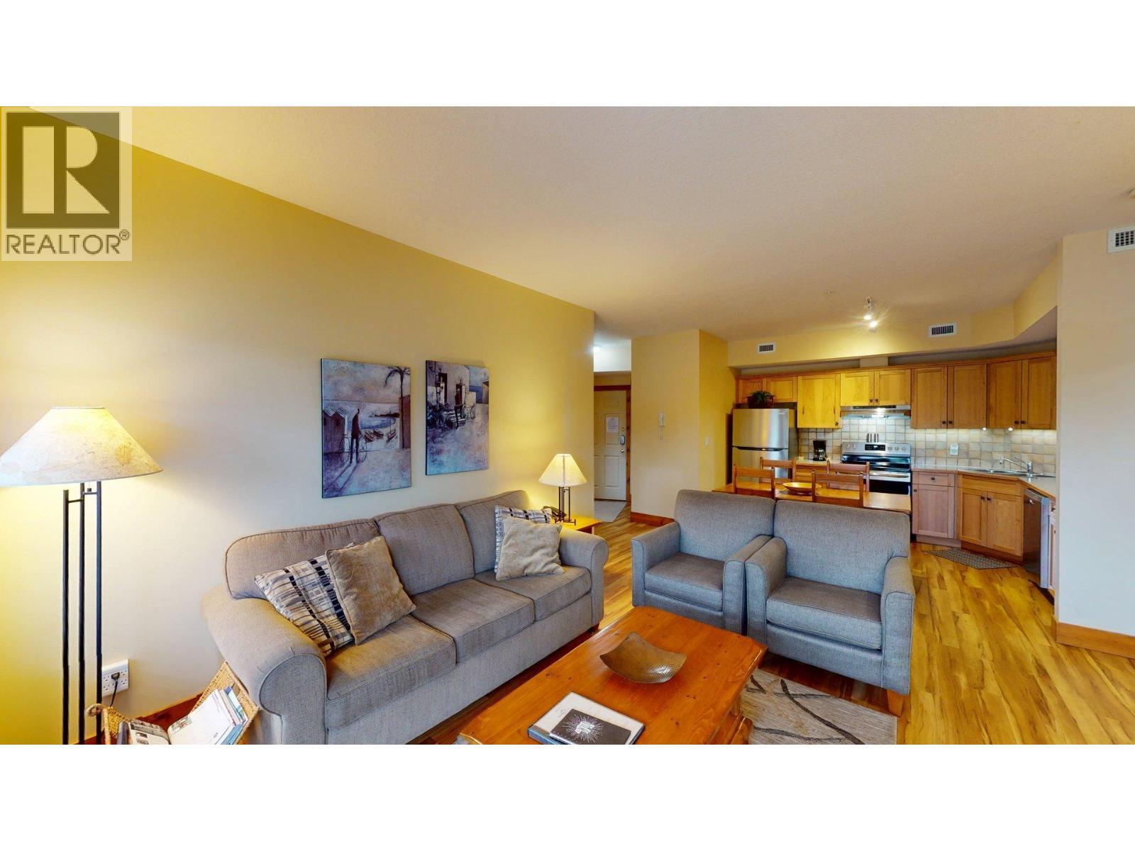 701 14A Crescent Unit# 213 I, Invermere, BC - Indoor Photo Showing Living Room