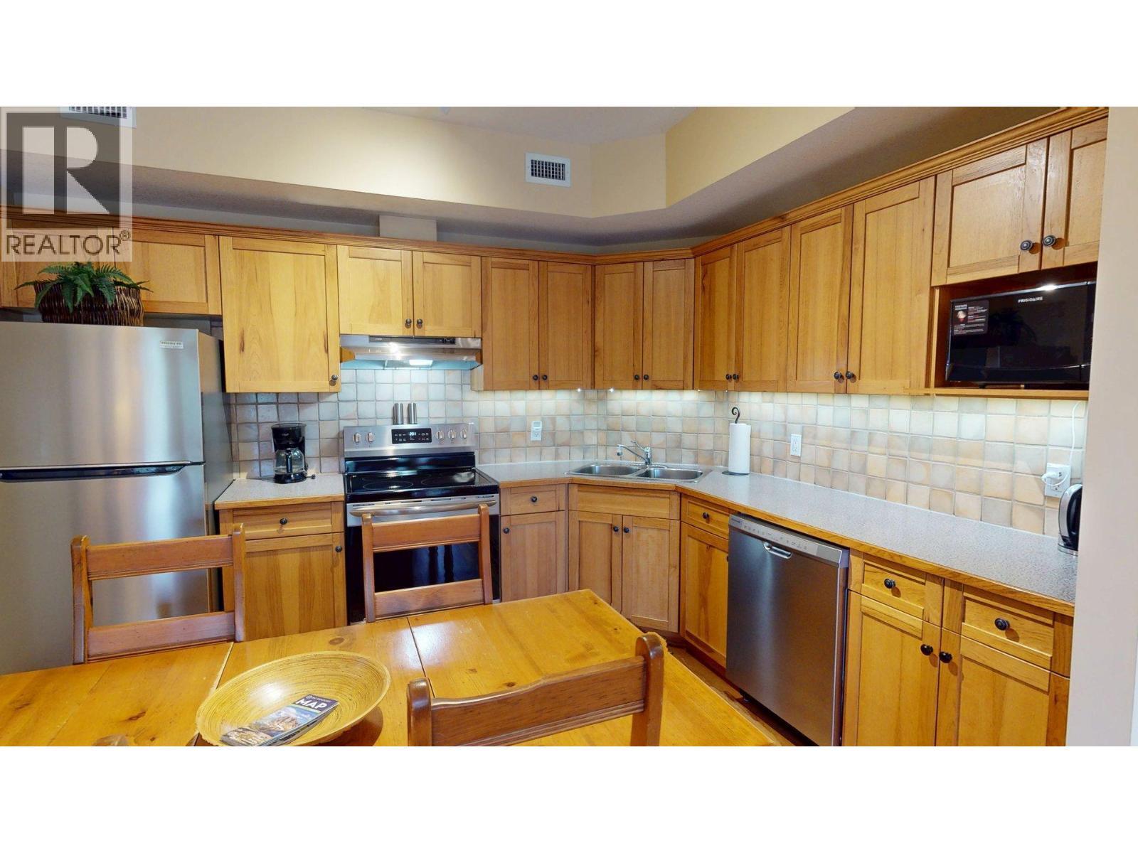 701 14A Crescent Unit# 213 I, Invermere, BC - Indoor Photo Showing Kitchen With Double Sink