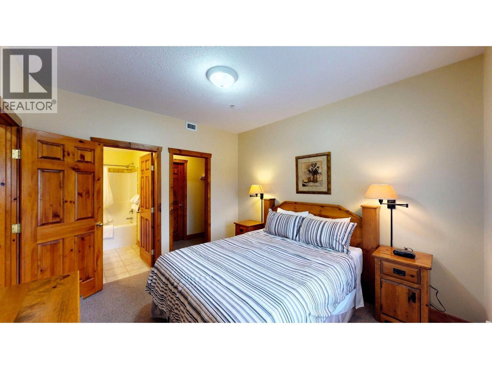 701 14A Crescent Unit# 213 I, Invermere, BC - Indoor Photo Showing Bedroom