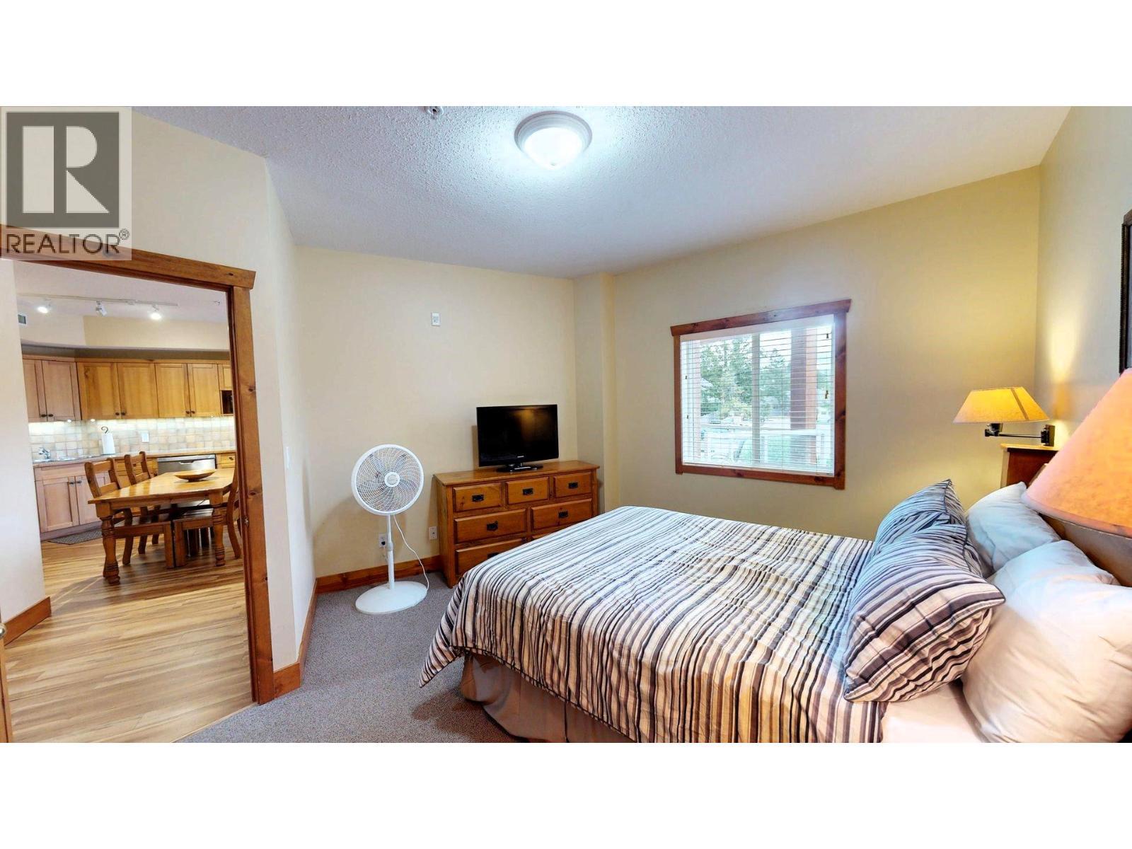 701 14A Crescent Unit# 213 I, Invermere, BC - Indoor Photo Showing Bedroom