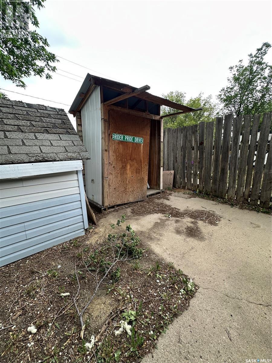 3360 Rutland Avenue, Gull Lake, SK - Outdoor