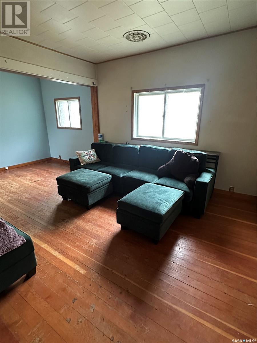 3360 Rutland Avenue, Gull Lake, SK - Indoor