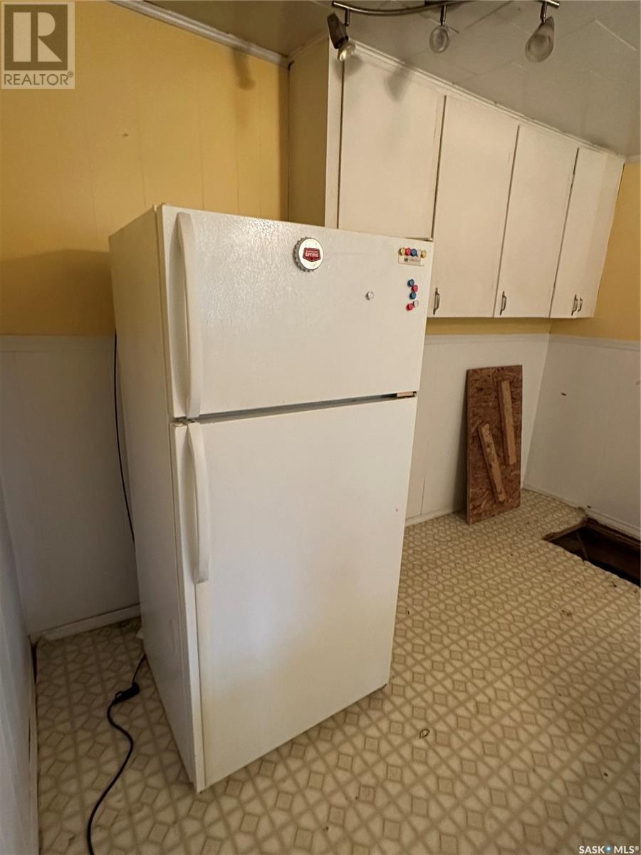 3360 Rutland Avenue, Gull Lake, SK - Indoor Photo Showing Laundry Room