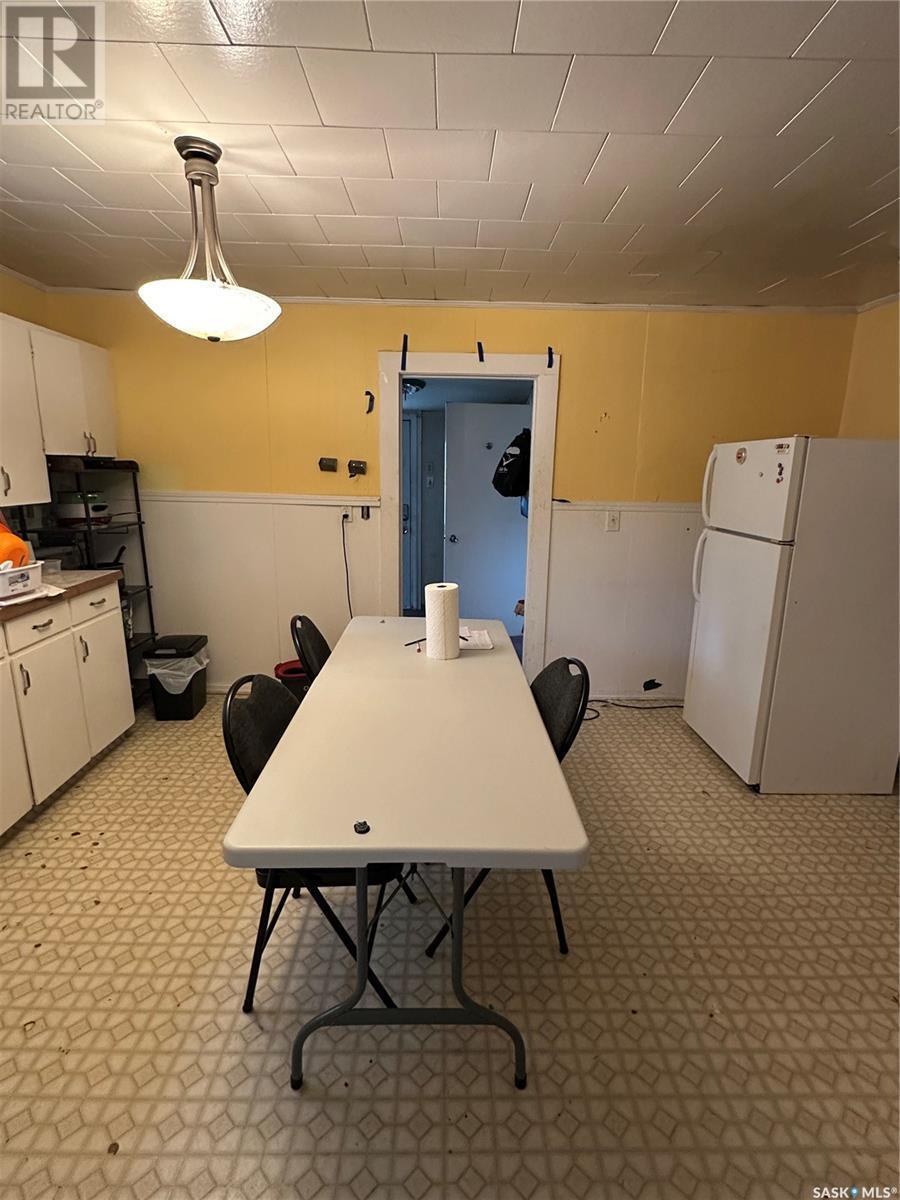 3360 Rutland Avenue, Gull Lake, SK - Indoor