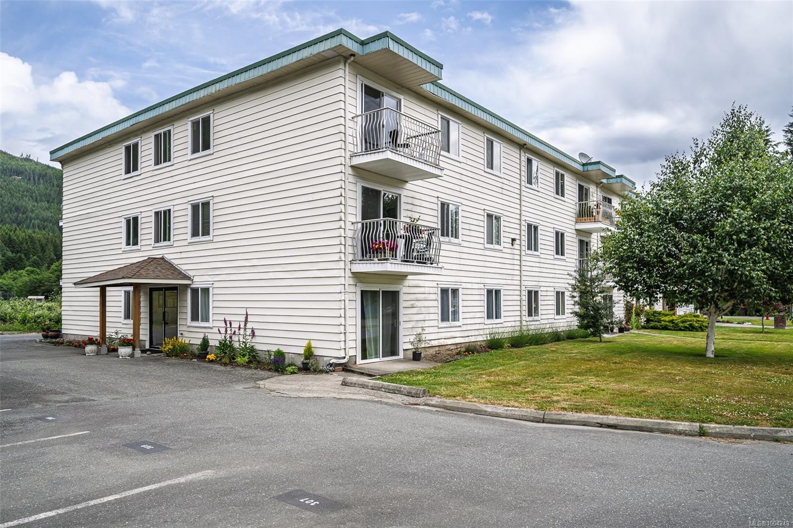 107-611 Macmillan Dr, Sayward, BC - Outdoor