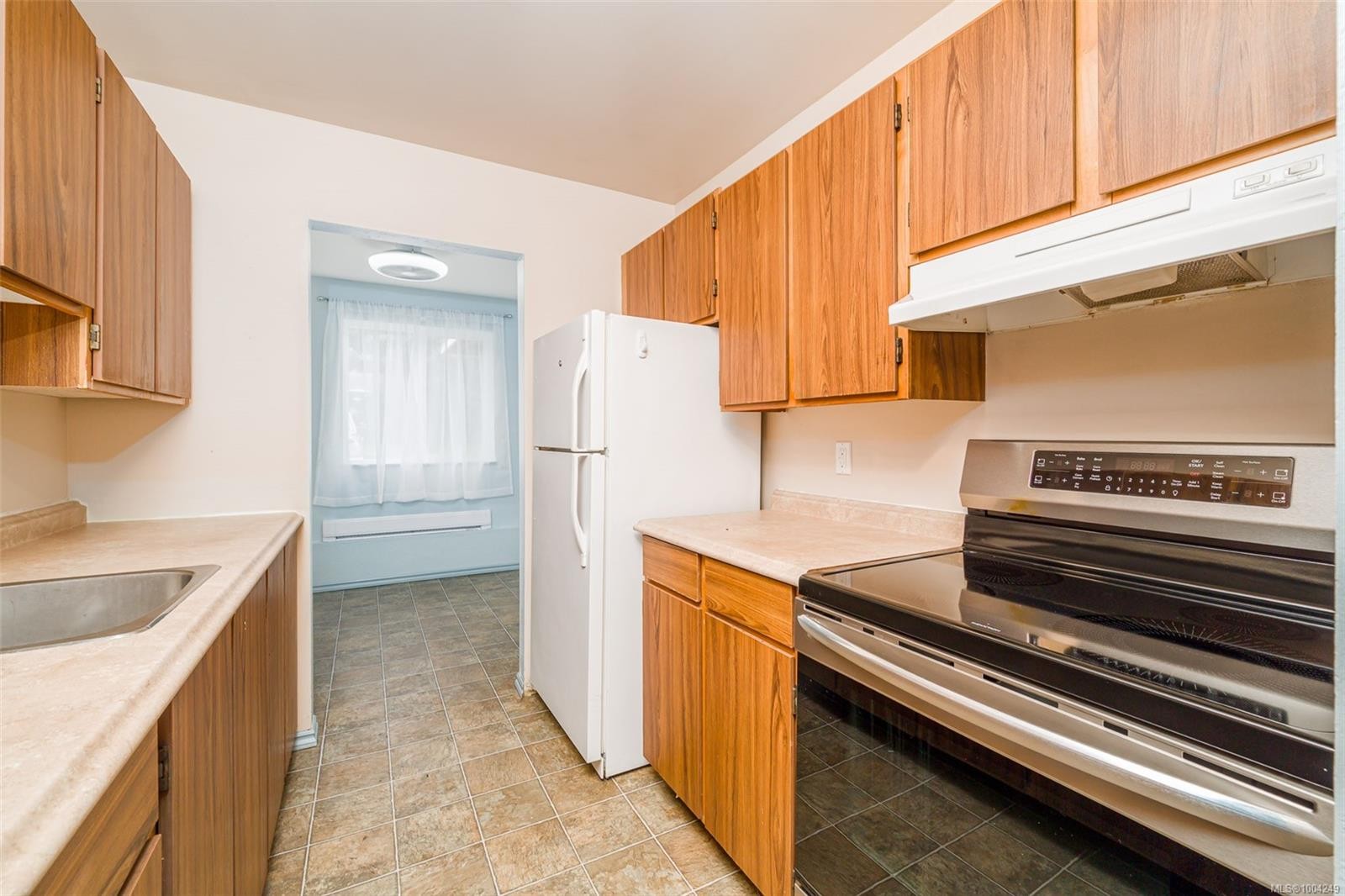 107-611 Macmillan Dr, Sayward, BC - Indoor Photo Showing Kitchen