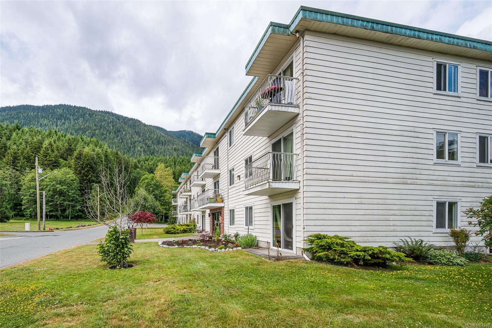 107-611 Macmillan Dr, Sayward, BC - Outdoor