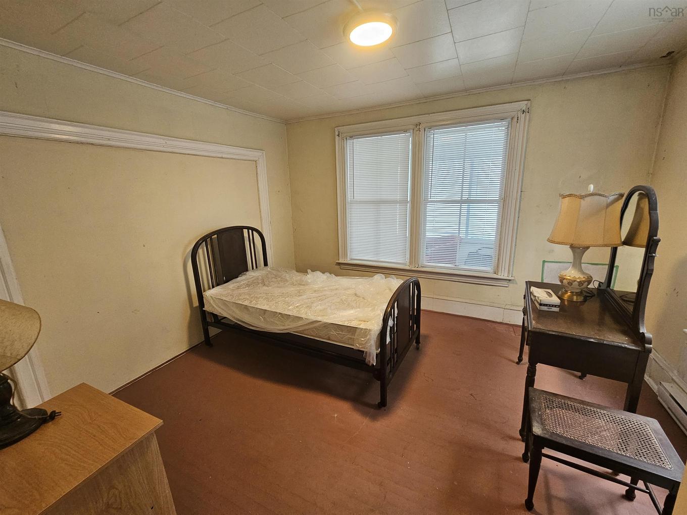 15 Mcdougal Street, Springhill, NS