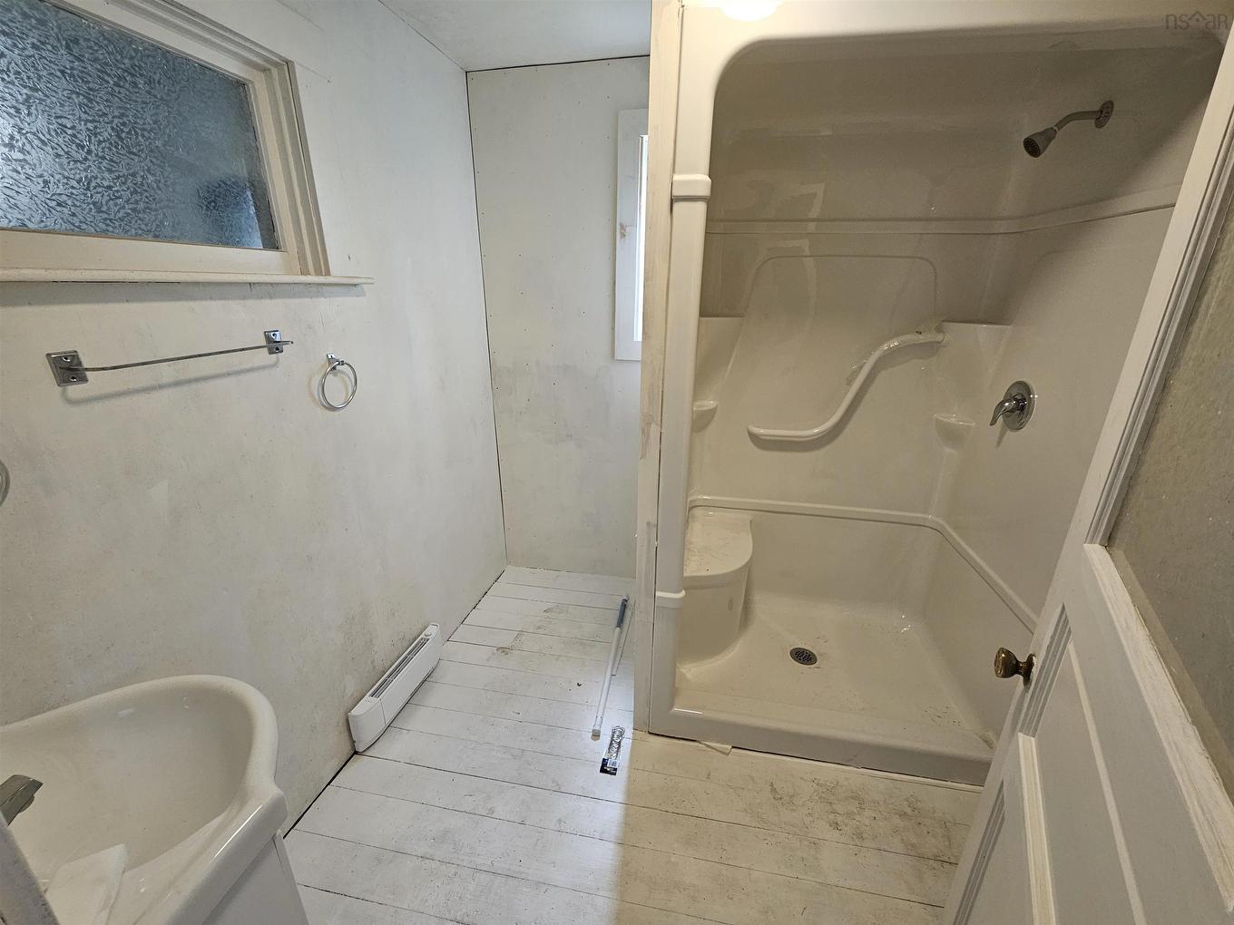 15 Mcdougal Street, Springhill, NS