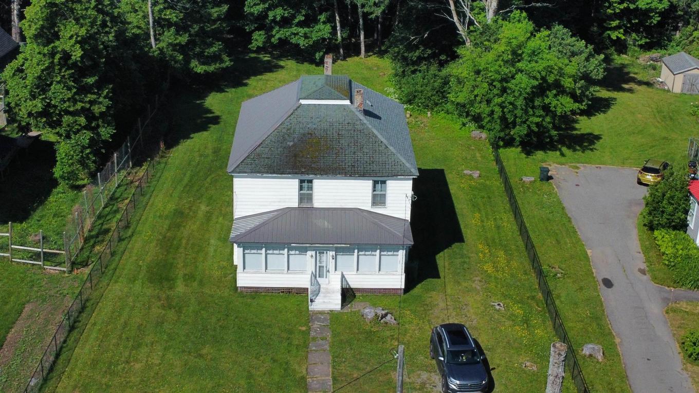 15 Mcdougal Street, Springhill, NS