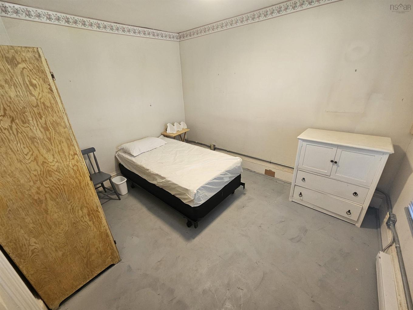 15 Mcdougal Street, Springhill, NS