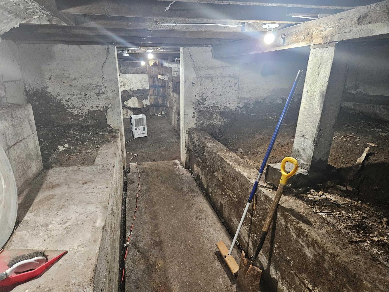 15 Mcdougal Street, Springhill, NS