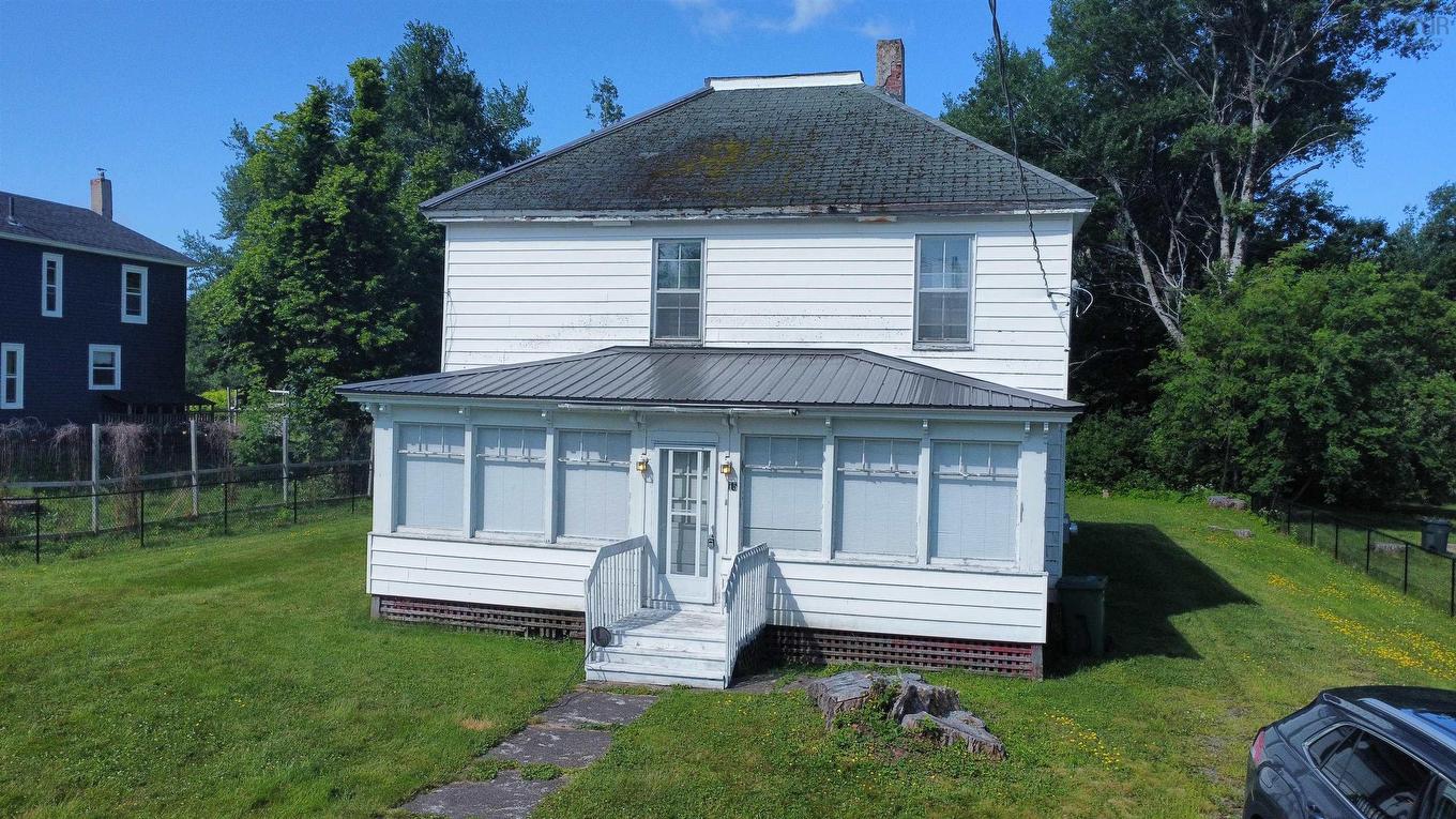 15 Mcdougal Street, Springhill, NS