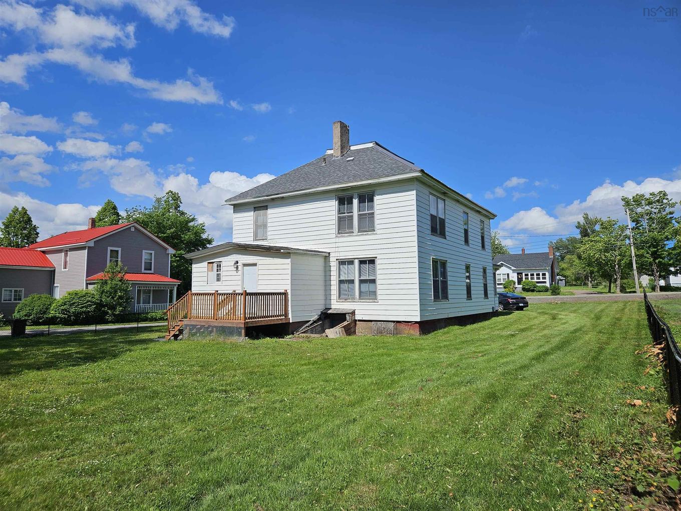 15 Mcdougal Street, Springhill, NS