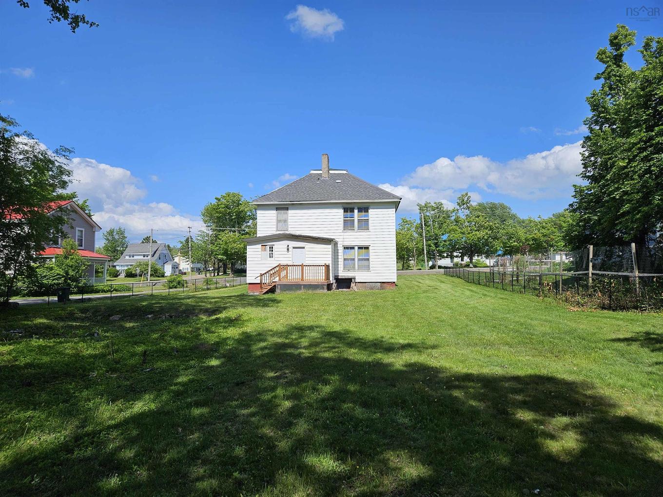 15 Mcdougal Street, Springhill, NS