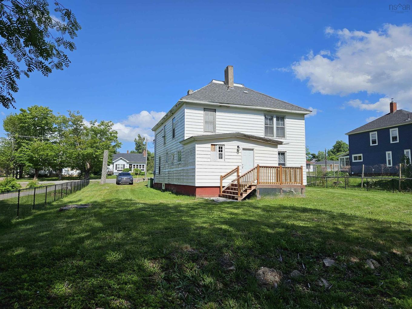 15 Mcdougal Street, Springhill, NS