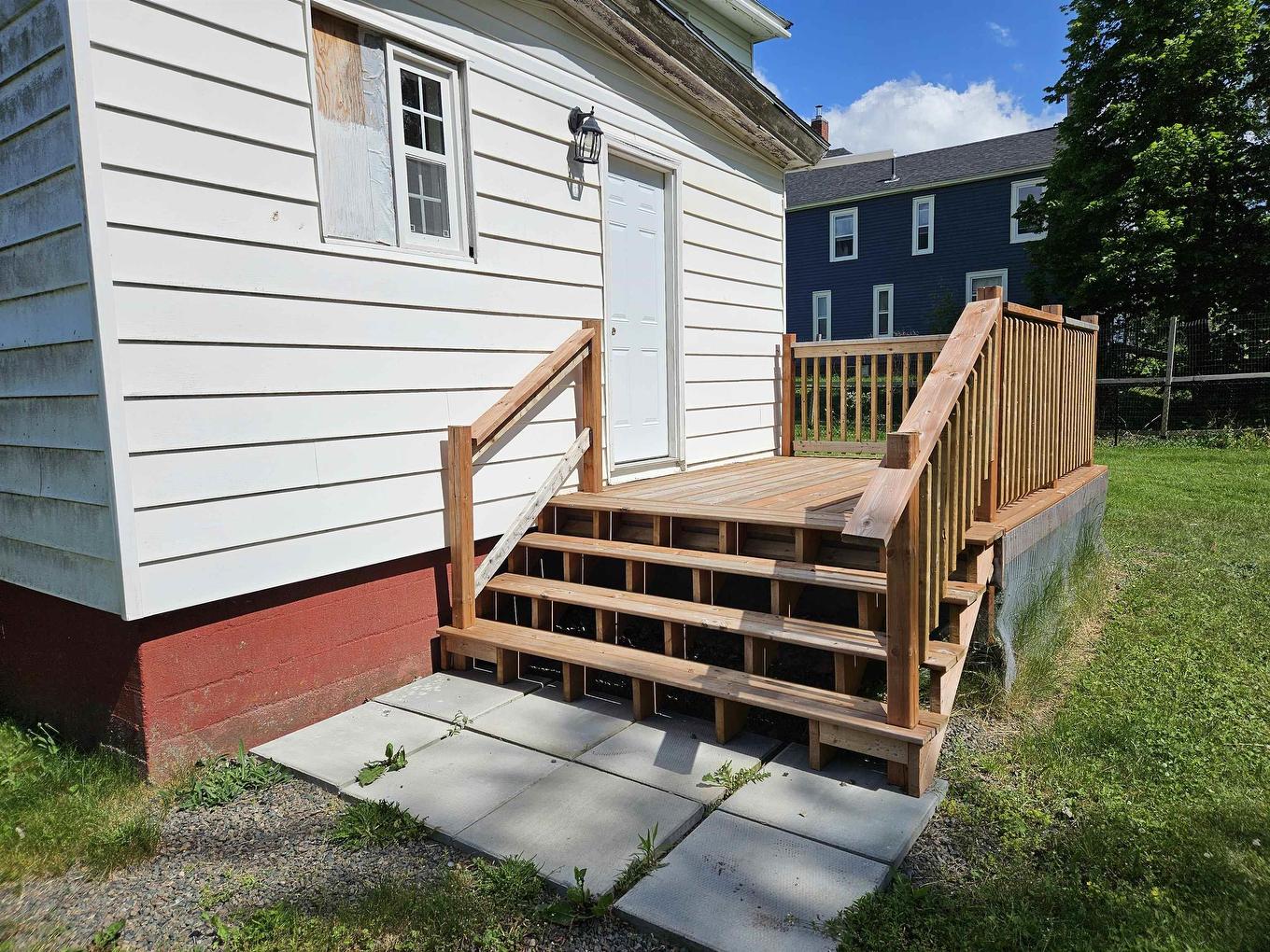 15 Mcdougal Street, Springhill, NS