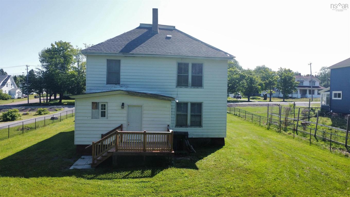 15 Mcdougal Street, Springhill, NS