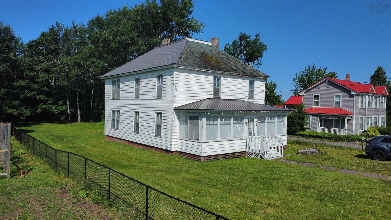 15 Mcdougal Street, Springhill, NS