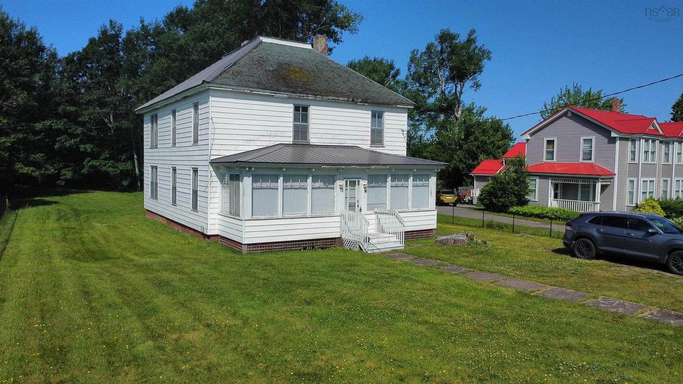 15 Mcdougal Street, Springhill, NS